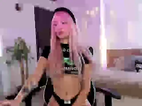 Snapshot of Sweett_cat chatting on 01-14-25, 08:37 Sweett cat online show from 01-14-25, 08:37