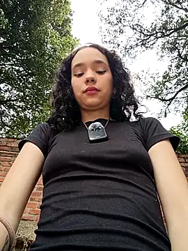 sweet outdoor charm online show from 04-01-26, 07:33