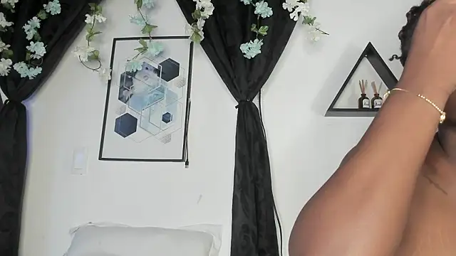 Khenta Michells online show from 03-25-26, 10:32