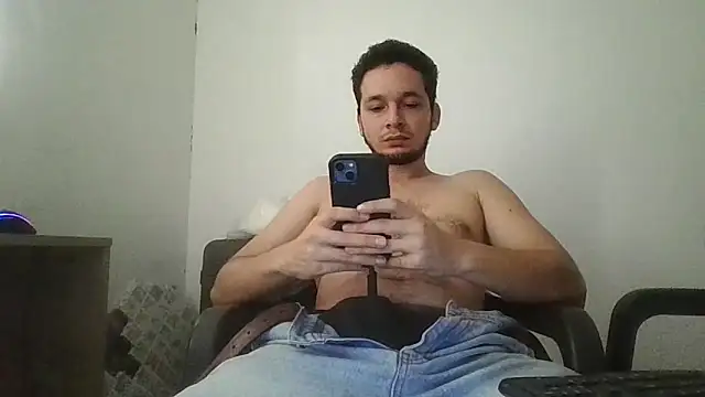 Snapshot of LabronsAd chatting on 12-05-25, 04:47 LabronsAd online show from 12-05-25, 04:47