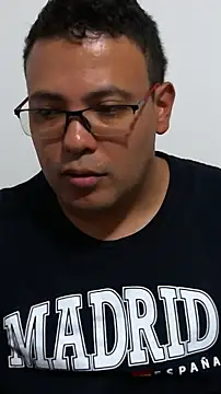 Mikee-Leee online show from 10-25-25, 06:57