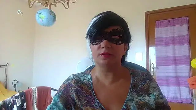 Ninalapiccolina online show from 06-23-26, 02:04