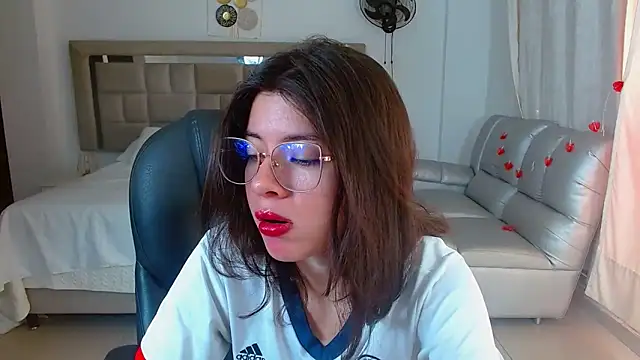 zoecruzz online show from 03-26-26, 02:11