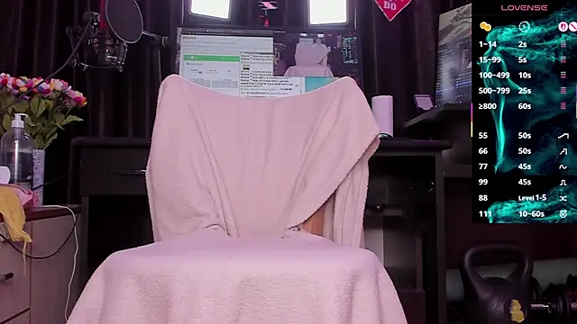 Snapshot of Raissa_sky26 chatting on 05-19-26, 02:40 Raissa sky26 online show from 05-19-26, 02:40