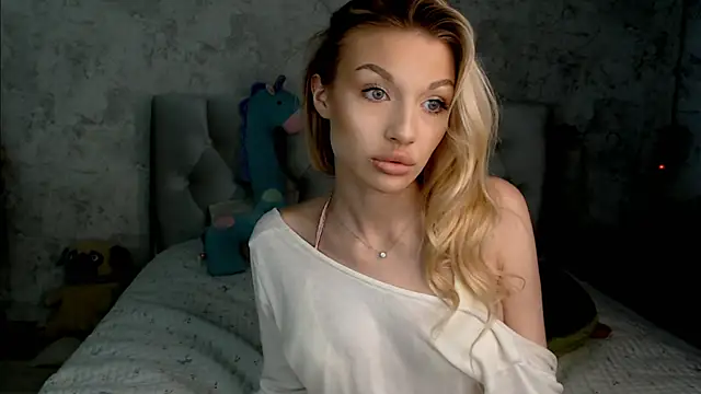 Snapshot of Ella_Milla chatting on 07-09-26, 01:04 Ella Milla online show from 07-09-26, 01:04