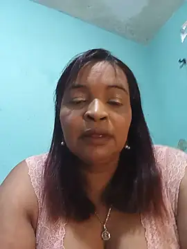 Snapshot of _violetta_- chatting on 07-19-26, 01:04 violetta - online show from 07-19-26, 01:04