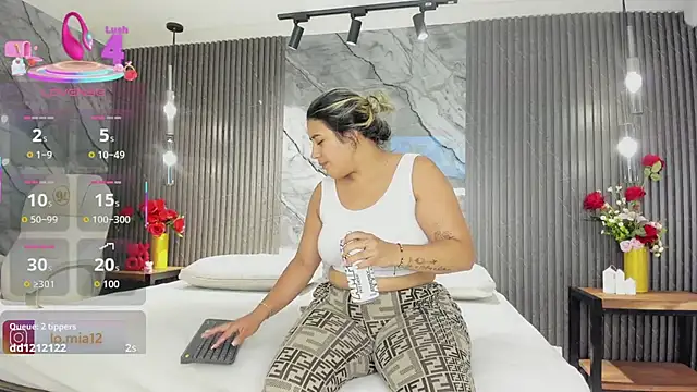 Snapshot of julietha_taylor chatting on 04-15-26, 01:12 julietha taylor online show from 04-15-26, 01:12