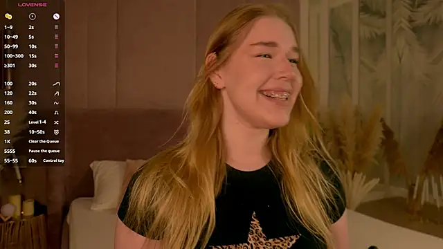 Smiley Mia online show from 05-13-26, 05:16