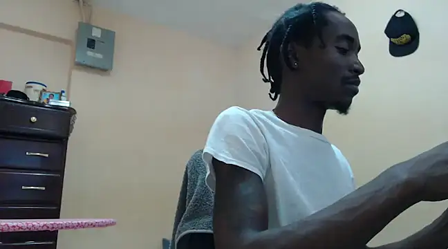 Snapshot of jammasterjack chatting on 02-17-25, 01:32 jammasterjack online show from 02-17-25, 01:32