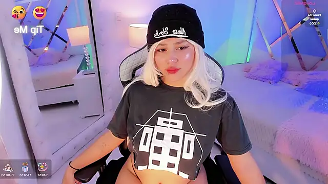 Snapshot of sexyy_kitty18 chatting on 02-02-26, 04:11 sexyy kitty18 online show from 02-02-26, 04:11