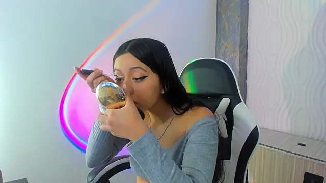 zoe connor19 online show from 04-15-26, 07:58