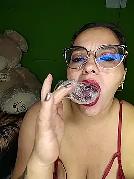 Snapshot of emily_sweet13 chatting on 07-18-26, 04:55 emily sweet13 online show from 07-18-26, 04:55