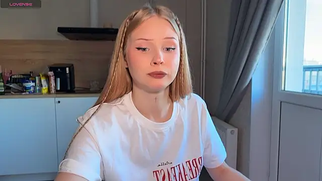 lisa barbie online show from 03-22-26, 03:37