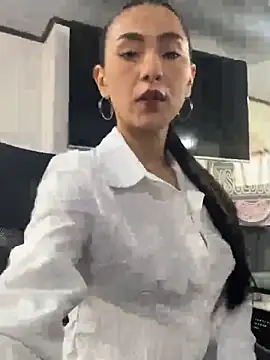 Amy Kiitty  online show from 04-07-26, 02:06