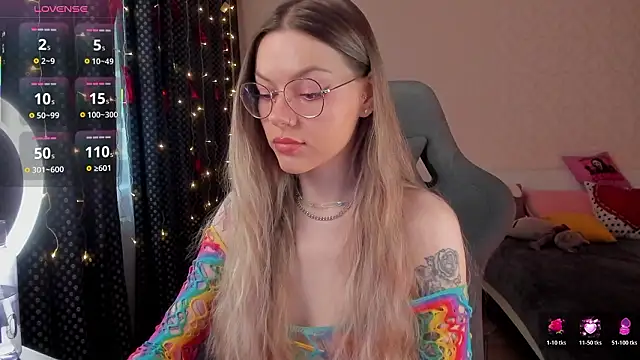 Snapshot of Marta_May_ chatting on 02-11-26, 09:36 Marta May online show from 02-11-26, 09:36