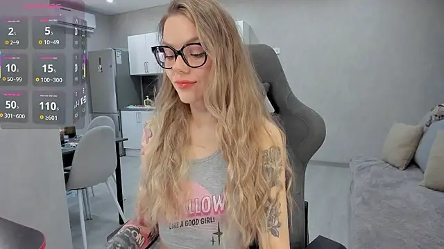 Snapshot of Marta_May_ chatting on 03-14-26, 10:53 Marta May online show from 03-14-26, 10:53