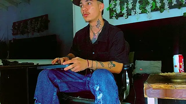 HannibalLester online show from 04-12-26, 05:01