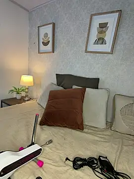 Caroline dh online show from 05-25-26, 10:32