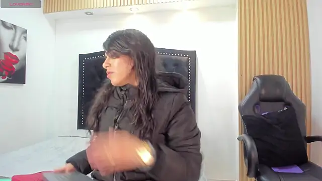 Melodi Roux online show from 04-17-26, 01:14