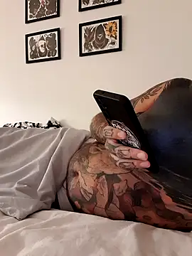Snapshot of tattooedtwc chatting on 12-21-25, 05:42 tattooedtwc online show from 12-21-25, 05:42