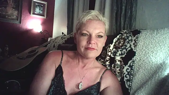 jadegilf1 online show from 08-01-26, 04:34
