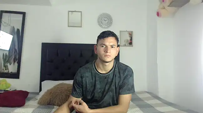 Latin Boy24 online show from 12-31-24, 06:46