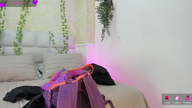 Snapshot of JulietaKane chatting on 06-25-26, 08:35 JulietaKane online show from 06-25-26, 08:35