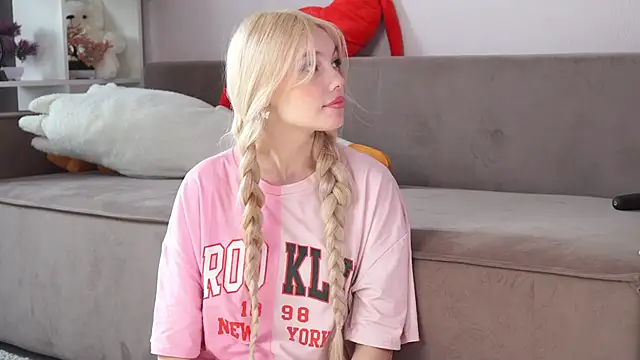 norakisses online show from 03-18-26, 05:32