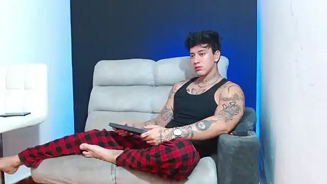 JUSTIN FULLER1 online show from 05-12-26, 03:42