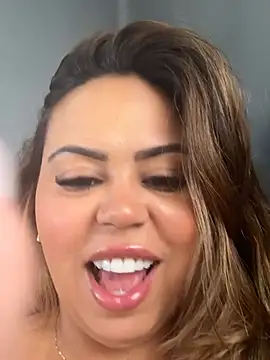 Snapshot of lariic chatting on 04-08-26, 06:08 lariic online show from 04-08-26, 06:08