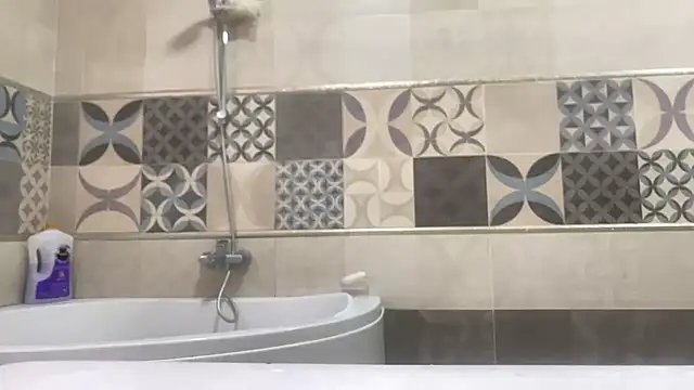 Snapshot of emylolo9 chatting on 01-18-25, 12:04 emylolo9 online show from 01-18-25, 12:04