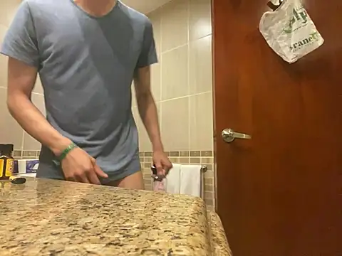 Snapshot of emylolo9 chatting on 01-27-25, 11:54 emylolo9 online show from 01-27-25, 11:54