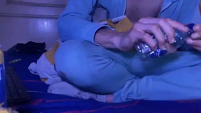 Snapshot of emylolo9 chatting on 02-02-25, 09:02 emylolo9 online show from 02-02-25, 09:02