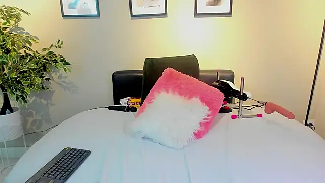 Snapshot of Anna__Spencer chatting on 06-23-26, 12:36 Anna Spencer online show from 06-23-26, 12:36