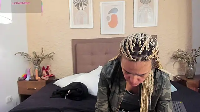 CarolinaGlamour online show from 09-24-25, 02:59