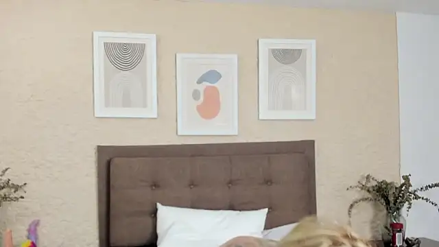 CarolinaGlamour online show from 10-15-25, 02:22