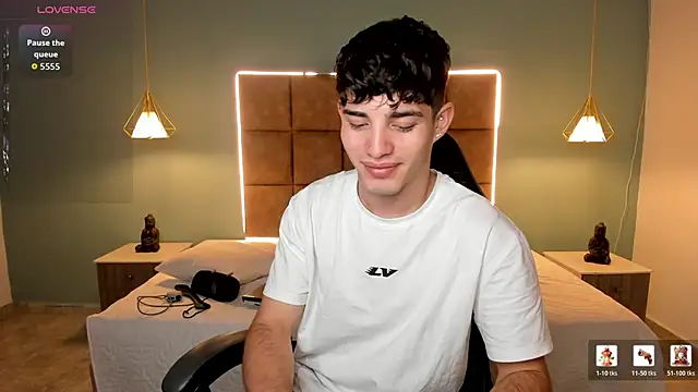AlejooTwink online show from 05-17-26, 04:32