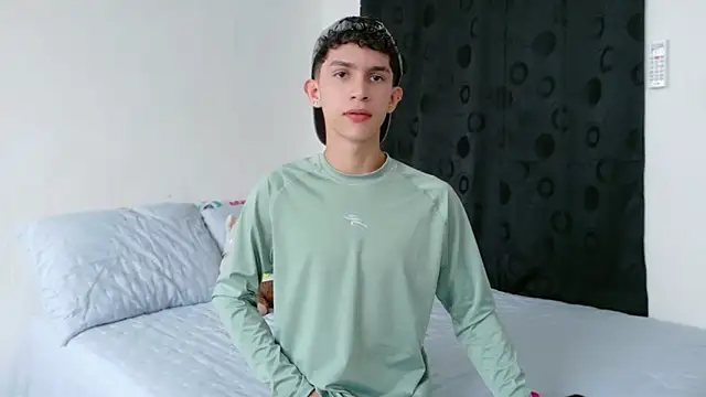 Noah tyler  online show from 11-20-25, 05:34