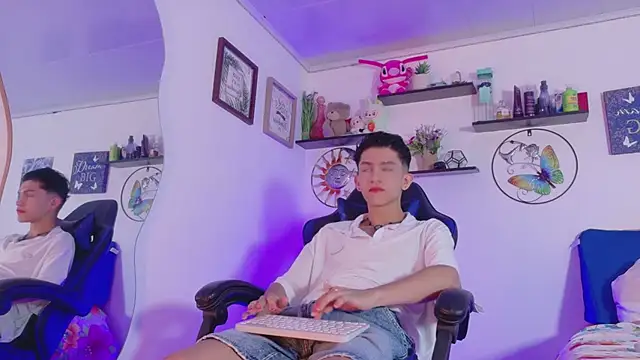 Noah tyler  online show from 06-01-26, 10:33
