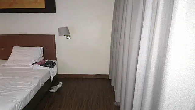 Reneta Rebekka Lopez online show from 03-08-25, 12:44