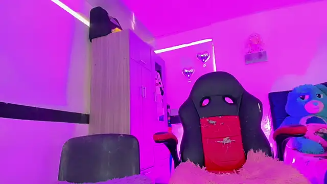 Hellen moons   online show from 03-19-26, 07:07