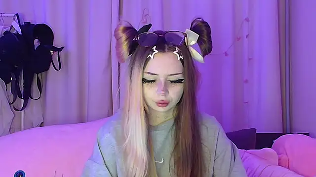 Snapshot of suemeow chatting on 02-14-26, 08:27 suemeow online show from 02-14-26, 08:27