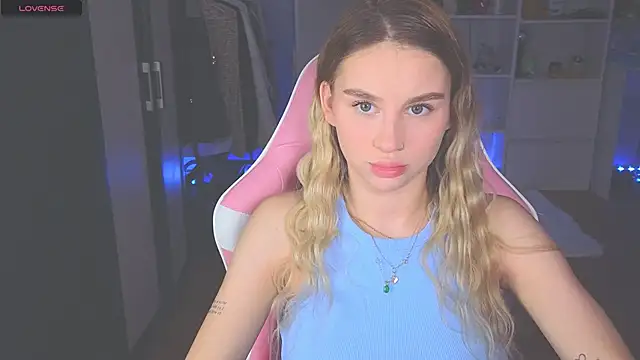 Snapshot of doll_barbieee chatting on 06-19-26, 03:05 doll barbieee online show from 06-19-26, 03:05
