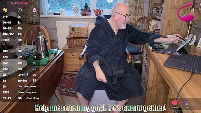 Snapshot of Adamdaddybear chatting on 01-07-26, 08:17 Adamdaddybear online show from 01-07-26, 08:17