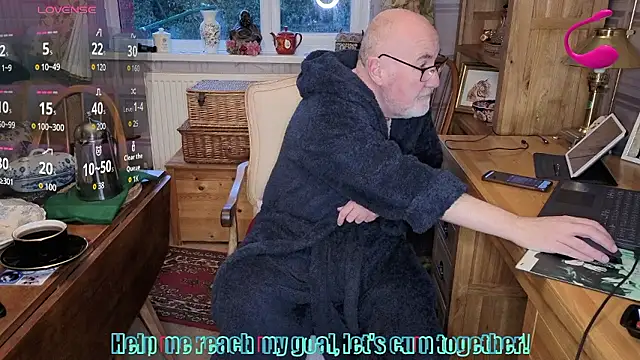 Snapshot of Adamdaddybear chatting on 01-09-26, 08:17 Adamdaddybear online show from 01-09-26, 08:17