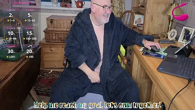 Snapshot of Adamdaddybear chatting on 01-18-26, 08:07 Adamdaddybear online show from 01-18-26, 08:07