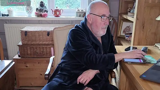 Snapshot of Adamdaddybear chatting on 02-09-26, 02:21 Adamdaddybear online show from 02-09-26, 02:21