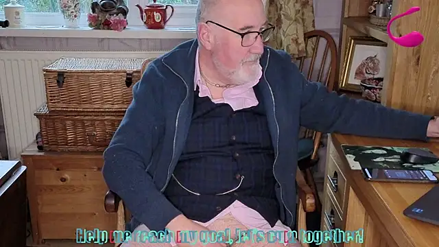 Snapshot of Adamdaddybear chatting on 02-10-26, 02:43 Adamdaddybear online show from 02-10-26, 02:43