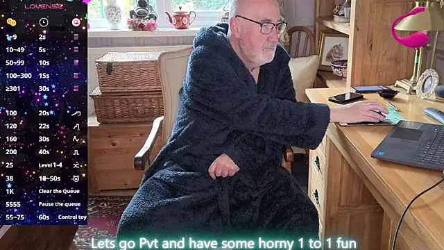 Snapshot of Adamdaddybear chatting on 04-04-26, 07:28 Adamdaddybear online show from 04-04-26, 07:28