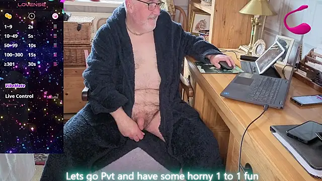 Snapshot of Adamdaddybear chatting on 04-11-26, 07:45 Adamdaddybear online show from 04-11-26, 07:45